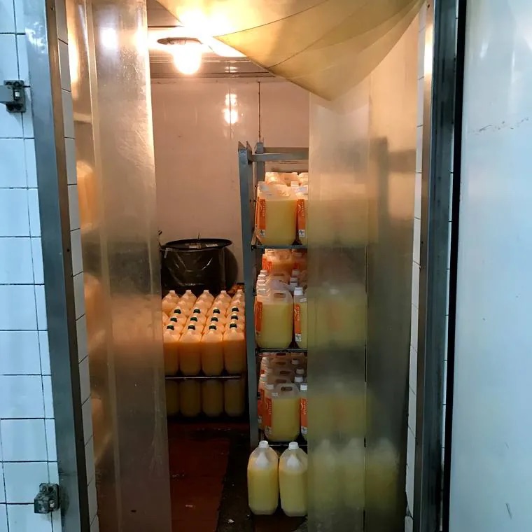 Cámara de frío con bidones
